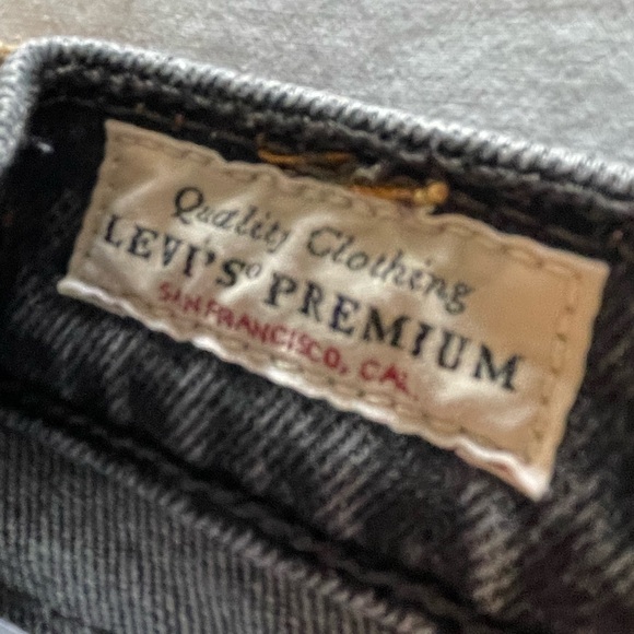 Levi's Women's 501 Original Stretch Cropped Straight Leg Jeans - Picture 4 of 9